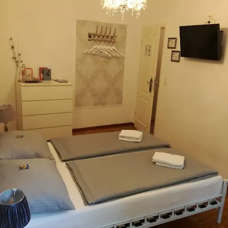 Отель Castle 3*