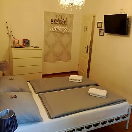 Отель Castle 3*