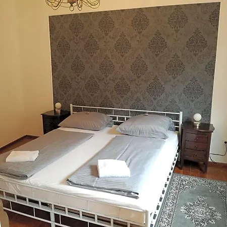 Отель Castle 3*